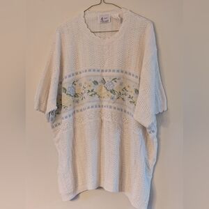 Short Sleeve Sweater with Floral Design